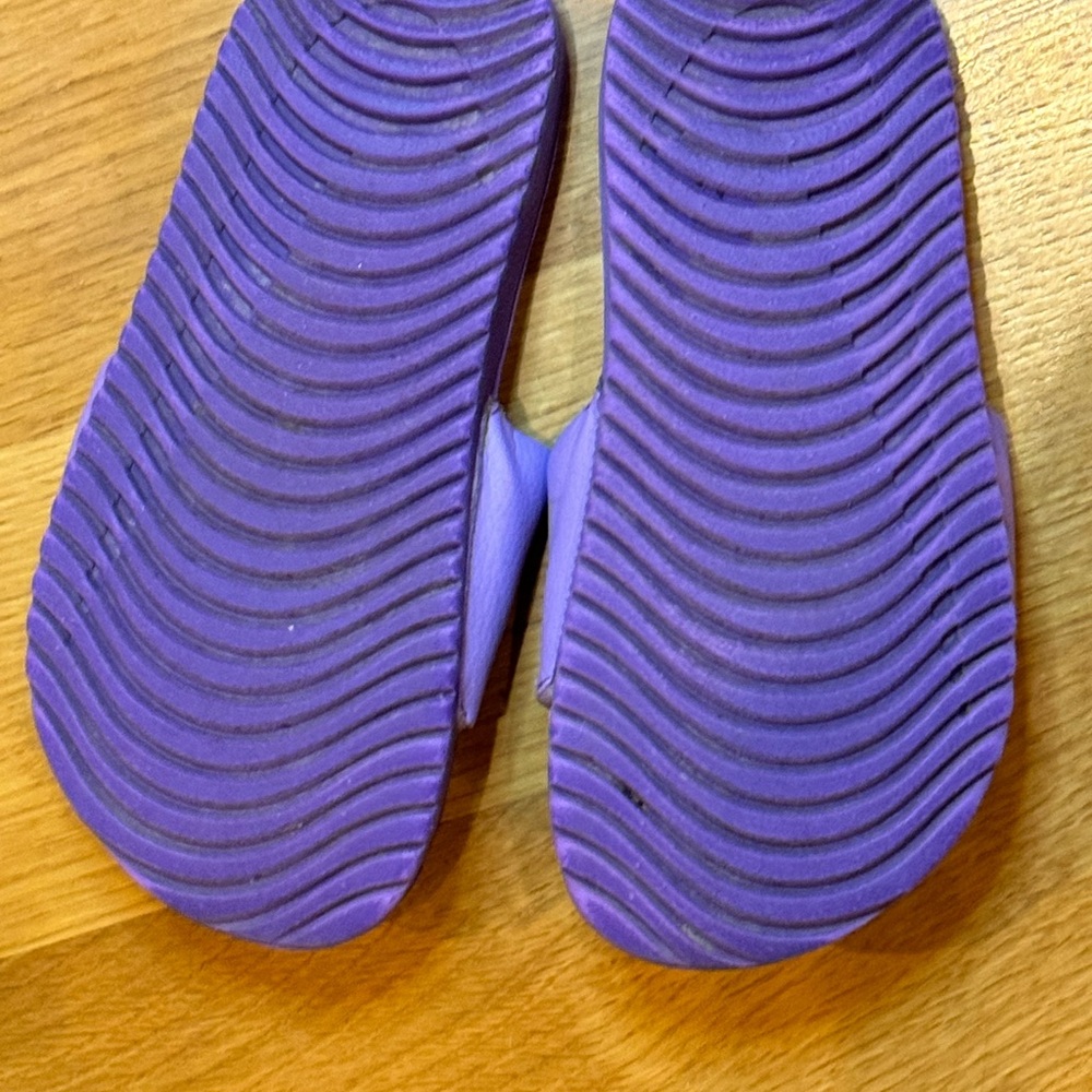 Nike Lavender Slide Sandals - Picture 2 of 3